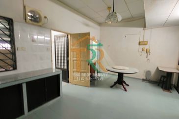 Double Storey Terrace Hot Area- Jalan Junid Muar 