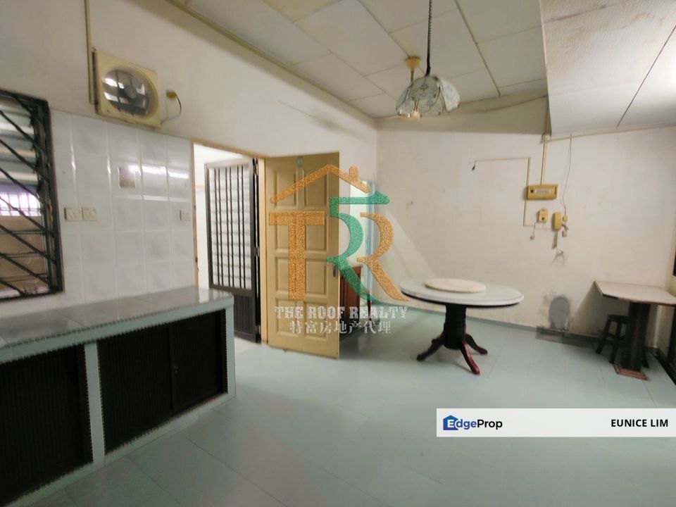 Double Storey Terrace Hot Area- Jalan Junid Muar , Johor, Muar