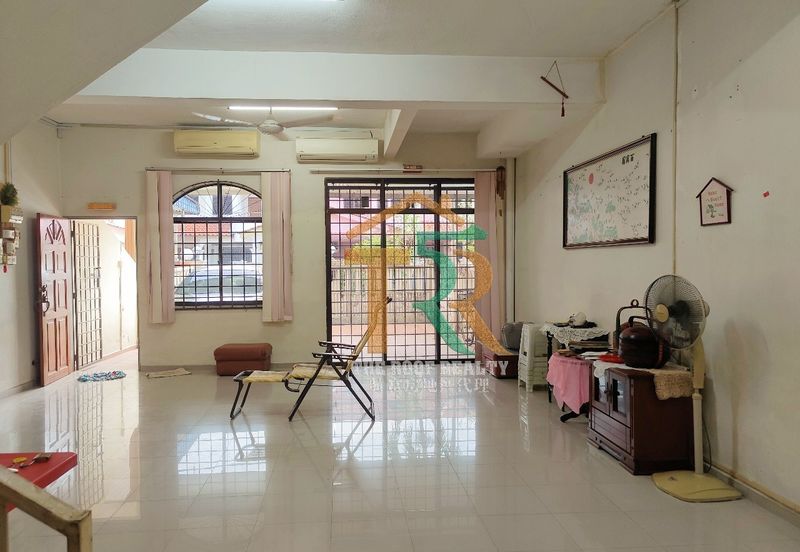 Double Storey Terrace Hot Area- Jalan Junid Muar 