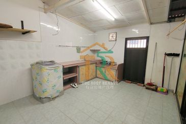 Double Storey Terrace Hot Area- Jalan Junid Muar 