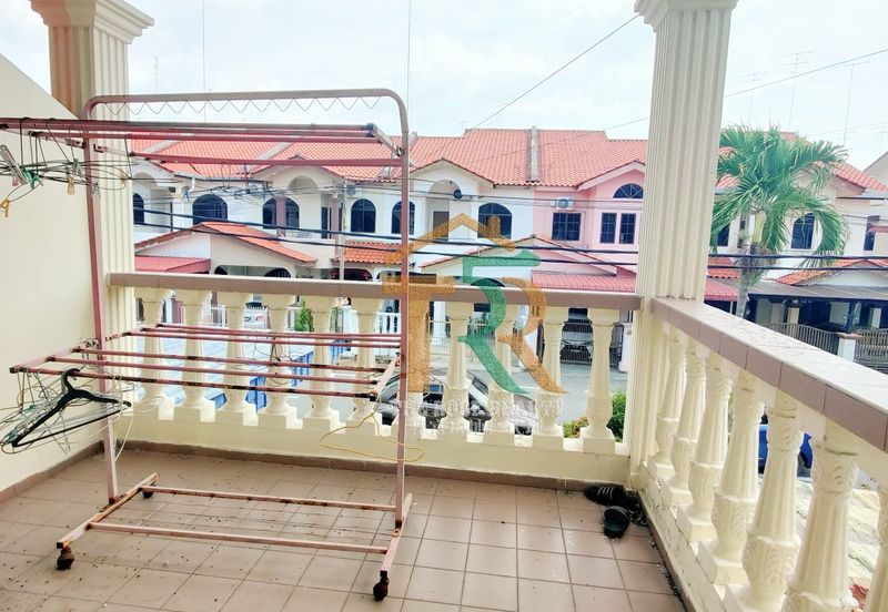 Double Storey Terrace Hot Area- Jalan Junid Muar 