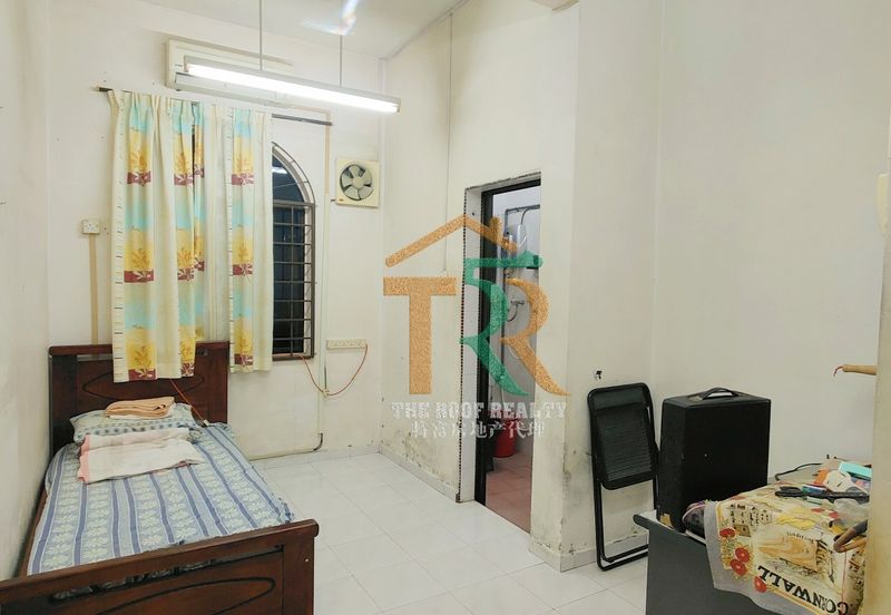 Double Storey Terrace Hot Area- Jalan Junid Muar 