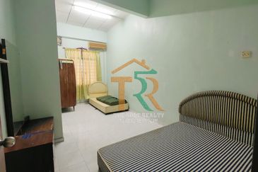 Double Storey Terrace Hot Area- Jalan Junid Muar 