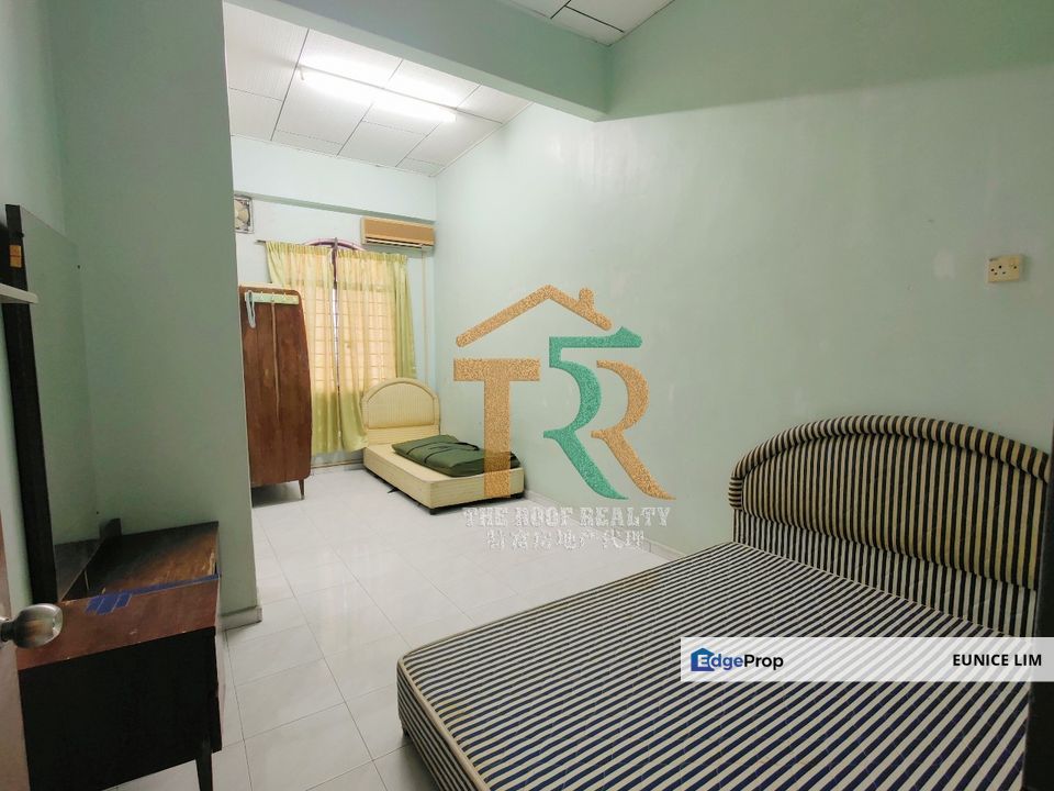 Double Storey Terrace Hot Area- Jalan Junid Muar , Johor, Muar