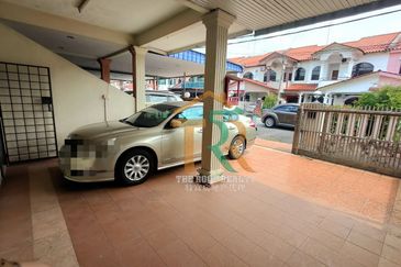 Double Storey Terrace Hot Area- Jalan Junid Muar 