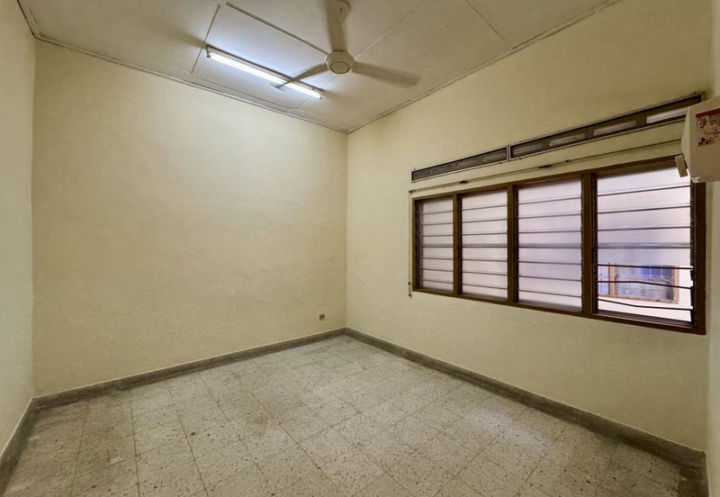 Prime Location Single Storey Semi-D Muar Town Area For Sale