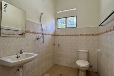 Prime Location Single Storey Semi-D Muar Town Area For Sale