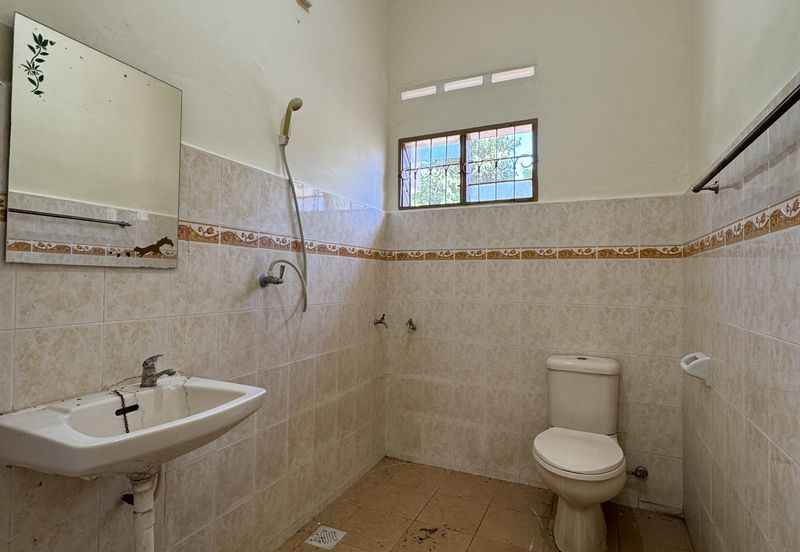 Prime Location Single Storey Semi-D Muar Town Area For Sale