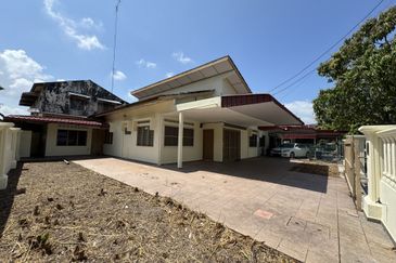 Prime Location Single Storey Semi-D Muar Town Area For Sale