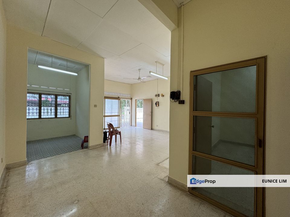 Prime Location Single Storey Semi-D Muar Town Area For Sale, Johor, Muar