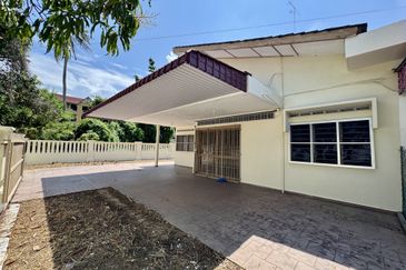 Prime Location Single Storey Semi-D Muar Town Area For Sale