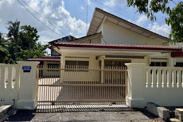 Prime Location Single Storey Semi-D Muar Town Area For Sale