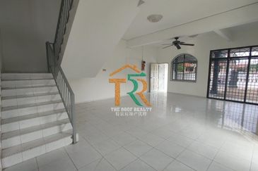 Prime Location Coner Lot Double Storey Terrace Muar For Sale