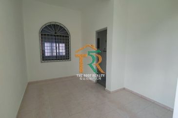 Prime Location Coner Lot Double Storey Terrace Muar For Sale