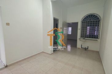 Prime Location Coner Lot Double Storey Terrace Muar For Sale