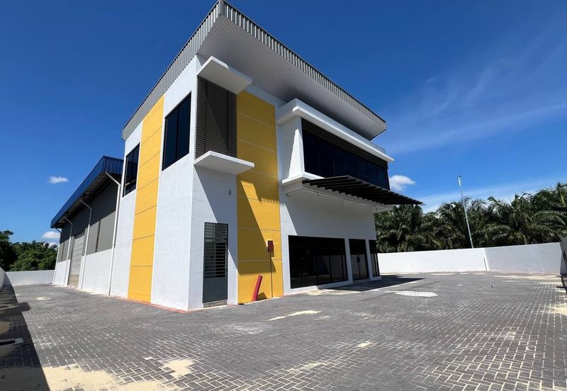 Detached Factory / Warehouse With ccc Parit Bakar Muar For Rent