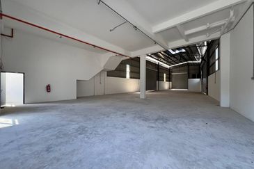 Detached Factory / Warehouse With ccc Parit Bakar Muar For Rent