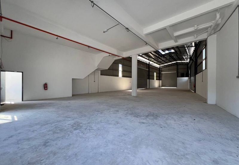 Detached Factory / Warehouse With ccc Parit Bakar Muar For Rent