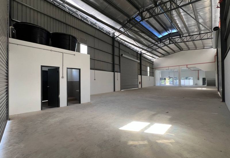 Detached Factory / Warehouse With ccc Parit Bakar Muar For Rent
