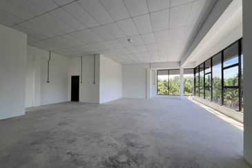 Detached Factory / Warehouse With ccc Parit Bakar Muar For Rent