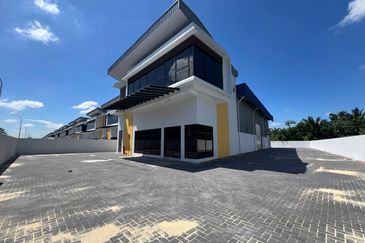 Detached Factory / Warehouse With ccc Parit Bakar Muar For Rent