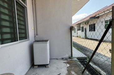 Single Storey Terrace Parit Bakar For Sale