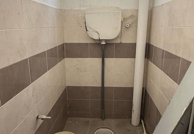 Shop Lot Ground Floor With Loft Facing Main Road Muar For Rent