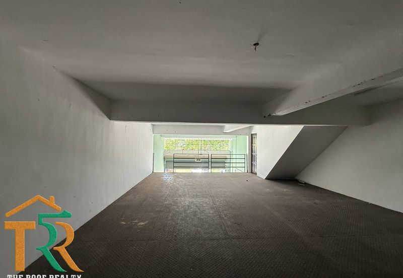 Shop Lot Ground Floor With Loft Facing Main Road Muar For Rent