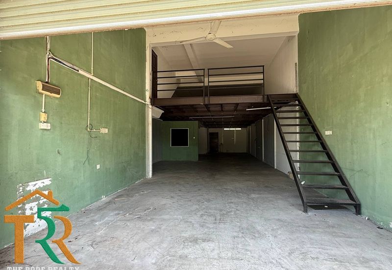 Shop Lot Ground Floor With Loft Facing Main Road Muar For Rent