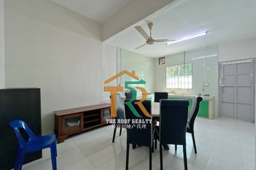 Partially Furnished Single Storey Terrace Parit Bakar For Rent