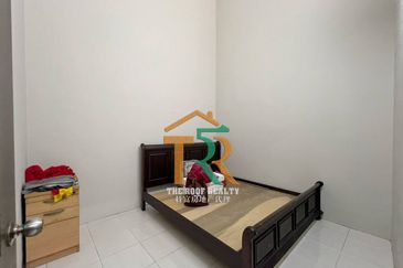 Partially Furnished Single Storey Terrace Parit Bakar For Rent