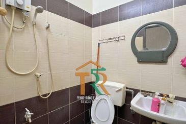 Partially Furnished Single Storey Terrace Parit Bakar For Rent