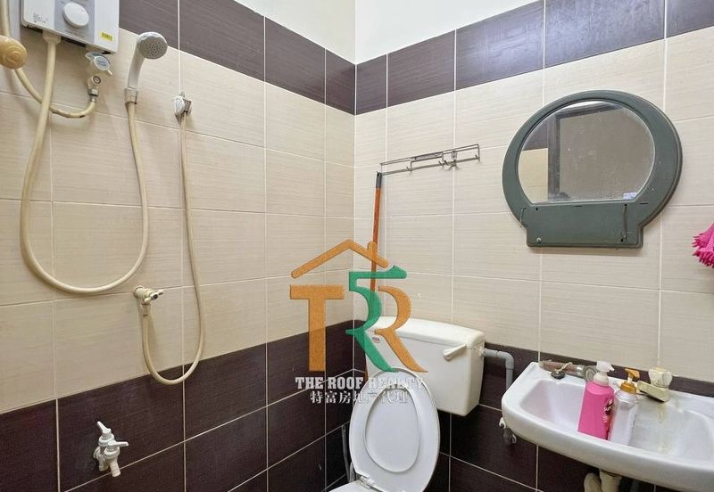 Partially Furnished Single Storey Terrace Parit Bakar For Rent