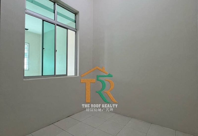 Partially Furnished Single Storey Terrace Parit Bakar For Rent