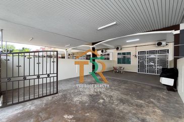 Partially Furnished Single Storey Terrace Parit Bakar For Rent