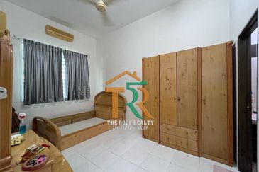 Partially Furnished Single Storey Terrace Parit Bakar For Rent