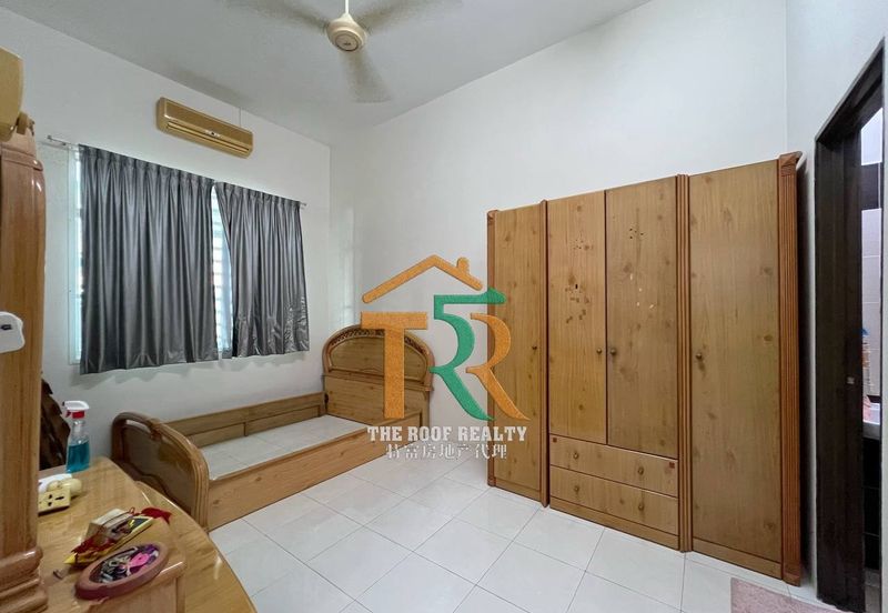 Partially Furnished Single Storey Terrace Parit Bakar For Rent