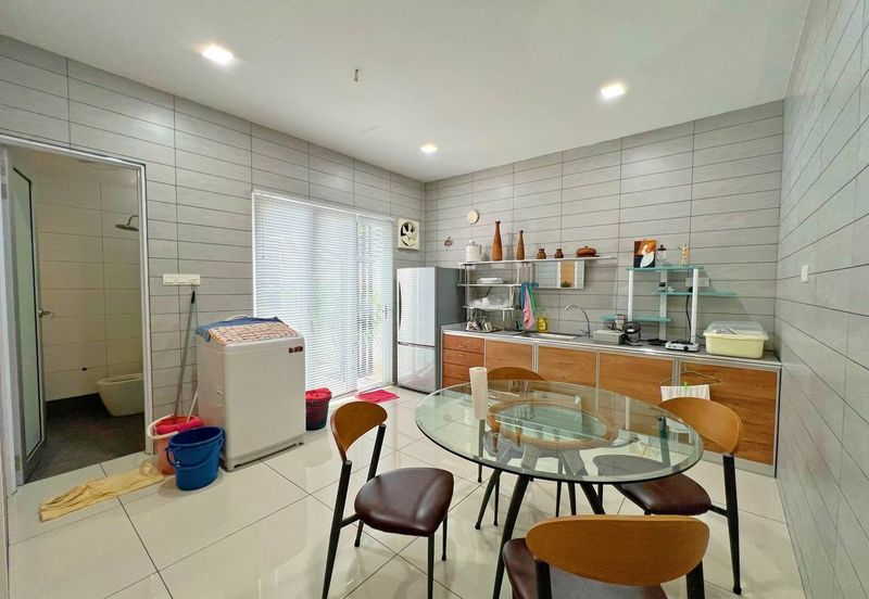 Unique Resort Concept Semi-D with Loft Taman Arosa Muar For Sale