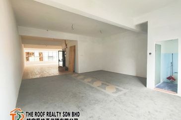 3 Storey Shoplot (1st Floor) For Rent, Facing Jalan Ali, Muar