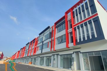 3 Storey Shop Office(Ground Floor) Opposite Bank of China Muar For Rent, Jalan Bakri