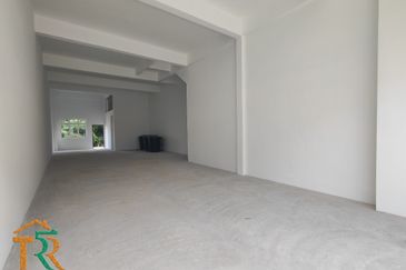 3 Storey Shop Office(Ground Floor) Opposite Bank of China Muar For Rent, Jalan Bakri