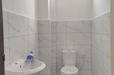 3 Storey Shop Office(Ground Floor) Opposite Bank of China Muar For Rent, Jalan Bakri