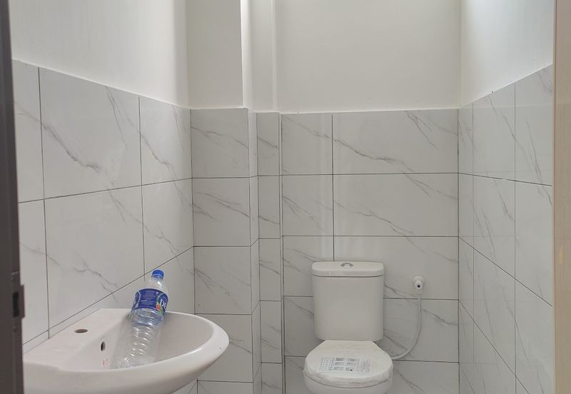 3 Storey Shop Office(Ground Floor) Opposite Bank of China Muar For Rent, Jalan Bakri