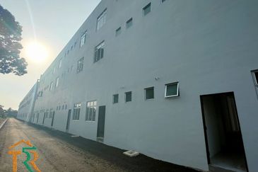 3 Storey Shop Office(Ground Floor) Opposite Bank of China Muar For Rent, Jalan Bakri