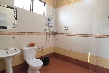 Prime Location Double Storey Semi-D Sungai Abong For Sale