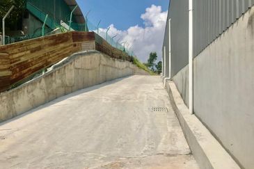 Detached Factory @ Semenyih - 200A In Use & 400A Approved for Expansion