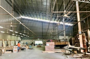 Detached Factory @ Semenyih - 200A In Use & 400A Approved for Expansion