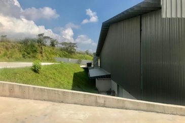 Detached Factory @ Semenyih - 200A In Use & 400A Approved for Expansion