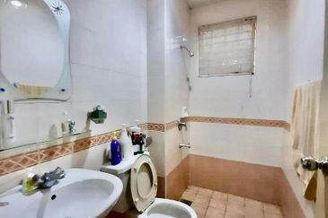 Jalan Puncak Perdana 