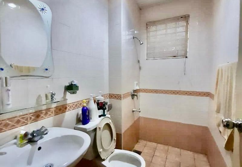 Jalan Puncak Perdana 